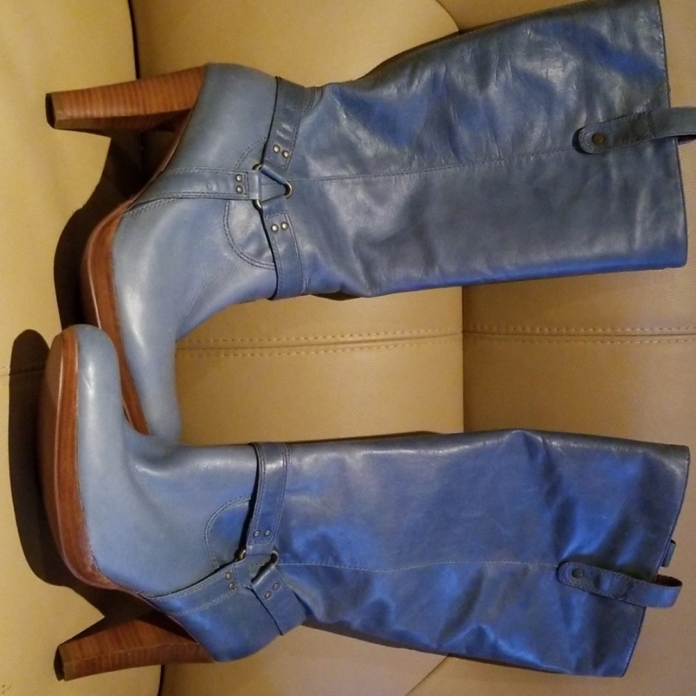 Boots - Picture 3 of 8